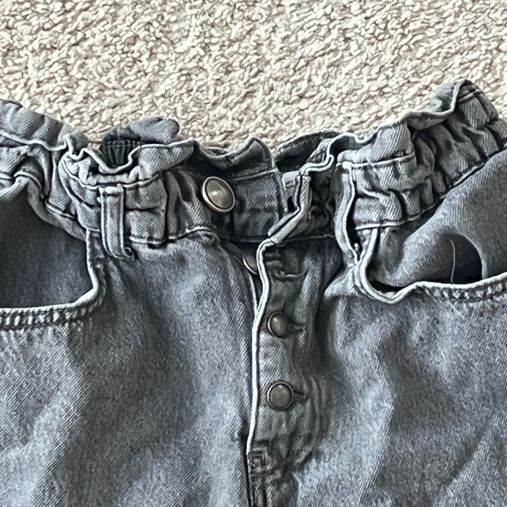 Gray mom jeans; Zara (size 4)